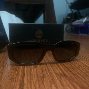 BNWT Men’s MENS VERSACE SUNGLASSES retail price is $308
